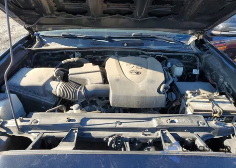 2018 Toyota Tacoma Double Cab z USA, uszkodzony, nr VIN 3TMCZ5AN5JM185879